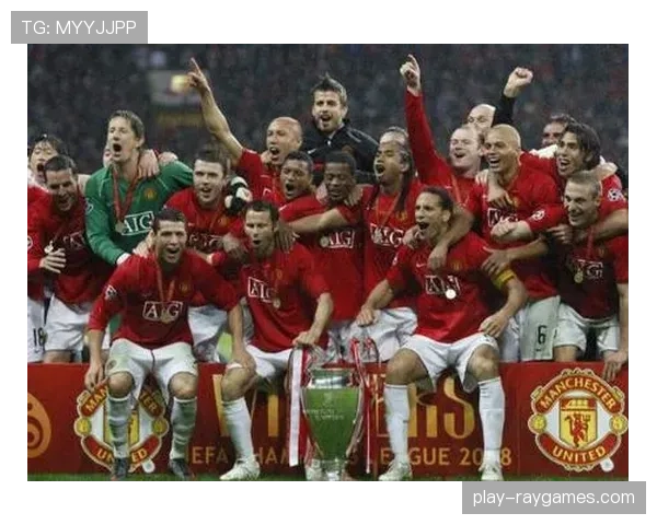 “英超奖杯”巡回展抵达曼彻斯特，吸引数万当地球迷参观